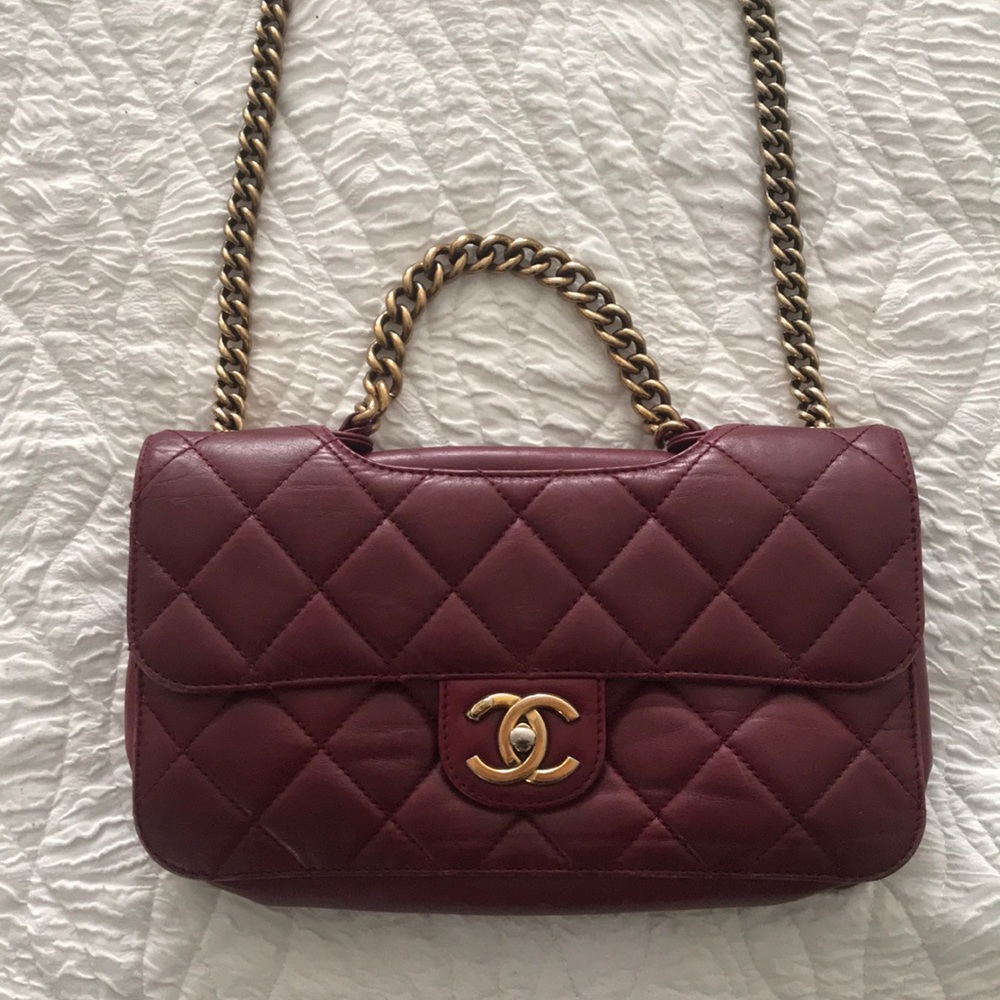 Burgundy CHANEL bag with chain details